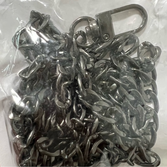 New Gun Metal 47” Flat Metal Detachable Chain Strap - Picture 6 of 6